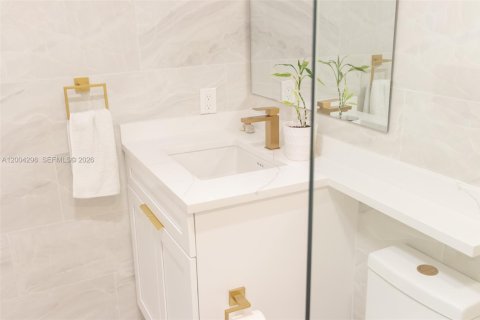 Condo in Pompano Beach, Florida, 2 bedrooms  № 2068442 - photo 16