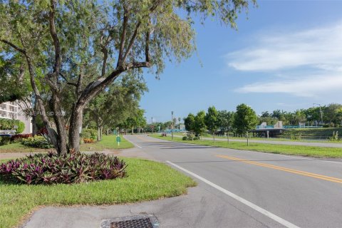 Condo in Pompano Beach, Florida, 2 bedrooms  № 2068442 - photo 22