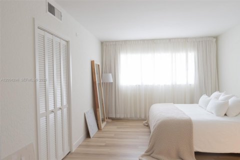 Condo in Pompano Beach, Florida, 2 bedrooms  № 2068442 - photo 8