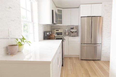 Condo in Pompano Beach, Florida, 2 bedrooms  № 2068442 - photo 3