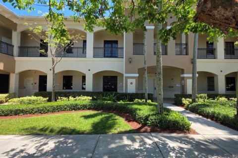 Commercial property in Coral Springs, Florida № 2183414