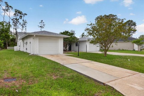 Commercial property in Palm Coast, Florida 191.29 sq.m. № 2198095 - photo 4