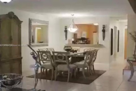 Купить кондоминиум в Дорал, Флорида 2 спальни, 148.64м2, № 1957069 - фото 5