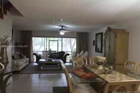 Купить кондоминиум в Дорал, Флорида 2 спальни, 148.64м2, № 1957069 - фото 2