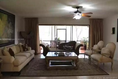 Купить кондоминиум в Дорал, Флорида 2 спальни, 148.64м2, № 1957069 - фото 3