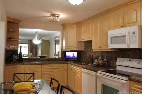 Купить кондоминиум в Дорал, Флорида 2 спальни, 148.64м2, № 1957069 - фото 6