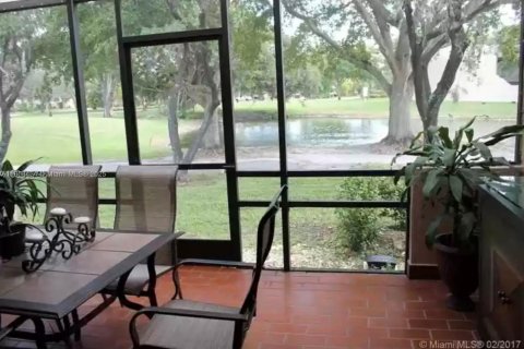 Купить кондоминиум в Дорал, Флорида 2 спальни, 148.64м2, № 1957069 - фото 16