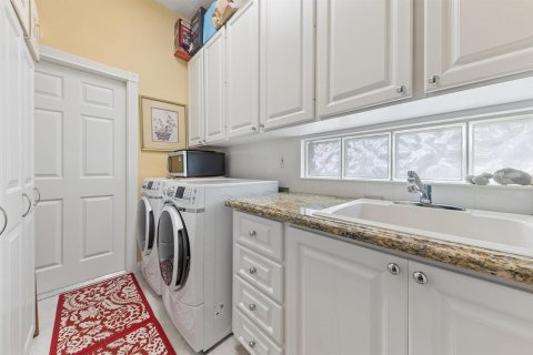 House in West Palm Beach, Florida 3 bedrooms, 184.69 sq.m. № 2087767 - photo 21