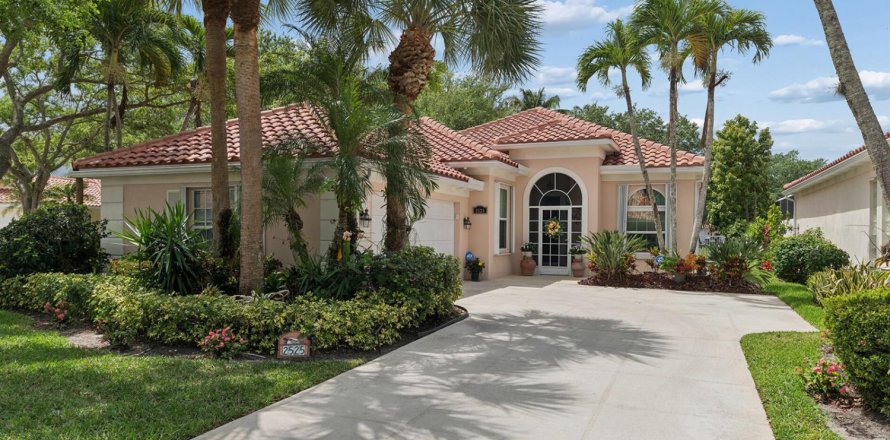 House in West Palm Beach, Florida 3 bedrooms, 184.69 sq.m. № 2087767