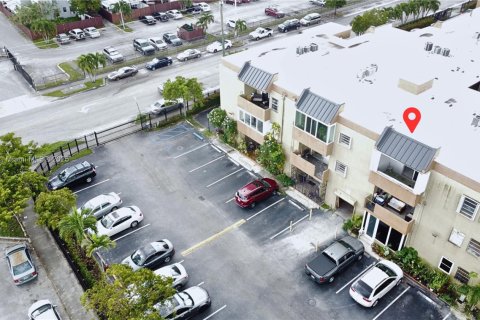 Кондоминиум с 2 спальнями в Хайалиа, Флорида № 1949807