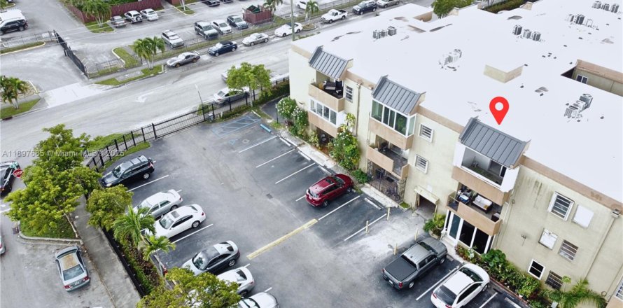 Кондоминиум с 2 спальнями в Хайалиа, Флорида № 1949807