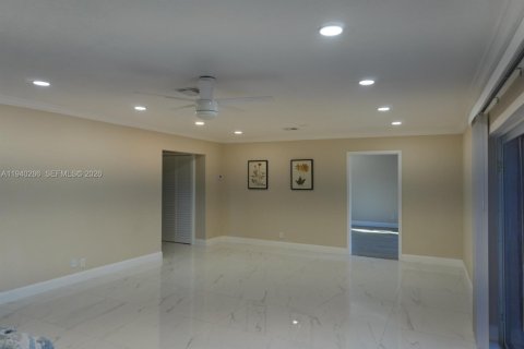 Villa ou maison à louer à Parkland, Floride: 4 chambres, 367.99 m2 № 2001150 - photo 15