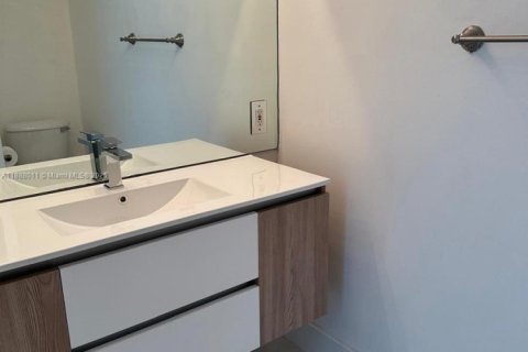Touwnhouse à louer à Doral, Floride: 3 chambres, 176.33 m2 № 1938652 - photo 17