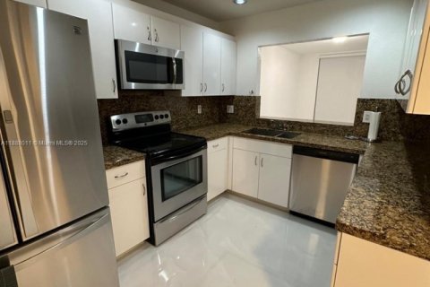 Touwnhouse à louer à Doral, Floride: 3 chambres, 176.33 m2 № 1938652 - photo 19