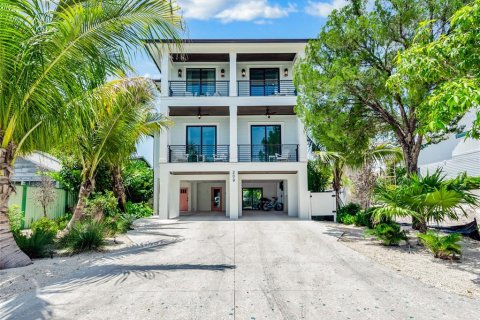House in Sarasota, Florida 6 bedrooms, 334.54 sq.m. № 2127697 - photo 9