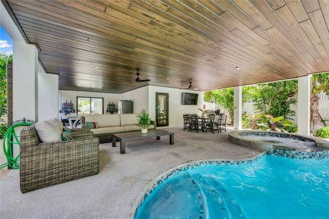 House in Sarasota, Florida 6 bedrooms, 334.54 sq.m. № 2127697 - photo 18