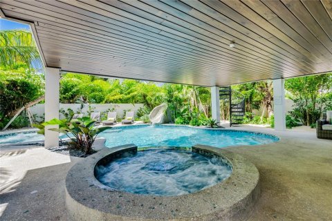 House in Sarasota, Florida 6 bedrooms, 334.54 sq.m. № 2127697 - photo 17