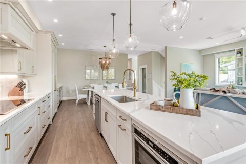 House in Sarasota, Florida 6 bedrooms, 334.54 sq.m. № 2127697 - photo 24