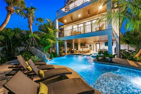 House in Sarasota, Florida 6 bedrooms, 334.54 sq.m. № 2127697 - photo 12