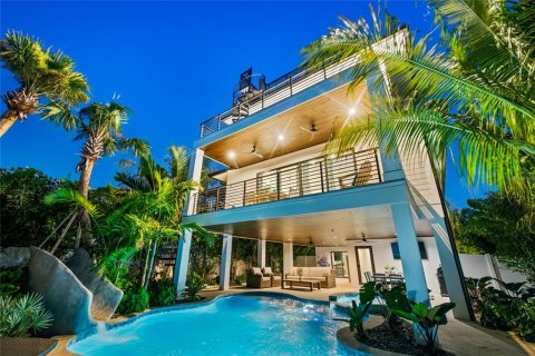 House in Sarasota, Florida 6 bedrooms, 334.54 sq.m. № 2127697 - photo 2