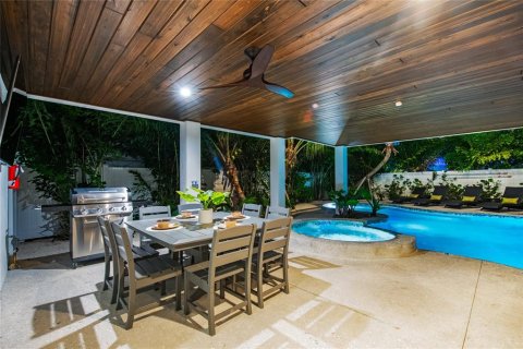 House in Sarasota, Florida 6 bedrooms, 334.54 sq.m. № 2127697 - photo 13