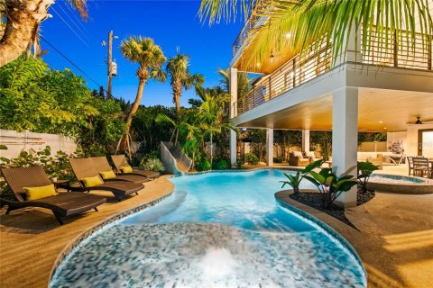 House in Sarasota, Florida 6 bedrooms, 334.54 sq.m. № 2127697 - photo 16