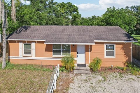 Casa en venta en Tampa, Florida, 3 dormitorios, 110.37 m2 № 1919475 - foto 1