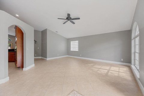 House in Wellington, Florida 3 bedrooms, 193.24 sq.m. № 2259775 - photo 4