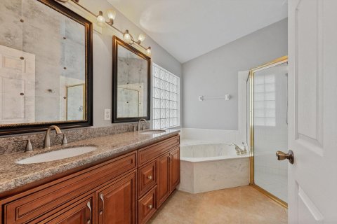 House in Wellington, Florida 3 bedrooms, 193.24 sq.m. № 2259775 - photo 17