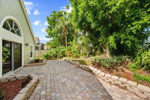 House in Wellington, Florida 3 bedrooms, 193.24 sq.m. № 2259775 - photo 21