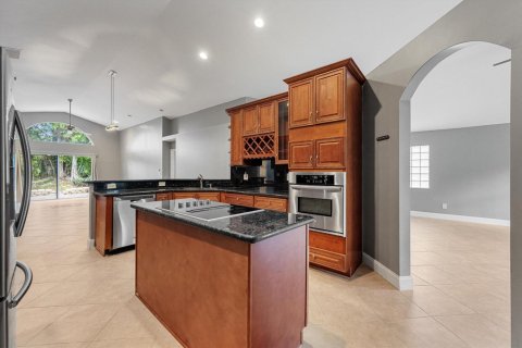 House in Wellington, Florida 3 bedrooms, 193.24 sq.m. № 2259775 - photo 9