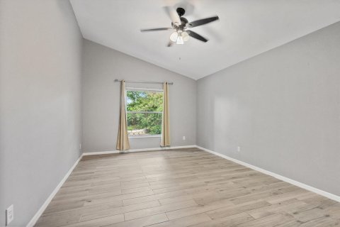 House in Wellington, Florida 3 bedrooms, 193.24 sq.m. № 2259775 - photo 16