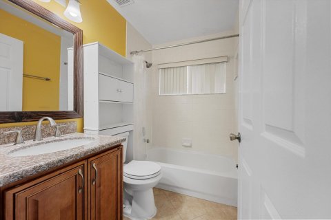House in Wellington, Florida 3 bedrooms, 193.24 sq.m. № 2259775 - photo 13
