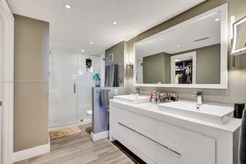 Condo in Key Biscayne, Florida, 2 bedrooms  № 1483873 - photo 25
