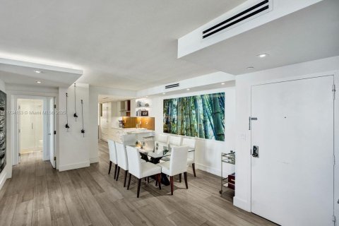 Condo in Key Biscayne, Florida, 2 bedrooms  № 1483873 - photo 14