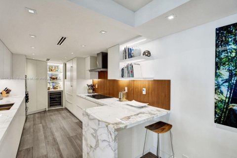 Condo in Key Biscayne, Florida, 2 bedrooms  № 1483873 - photo 16