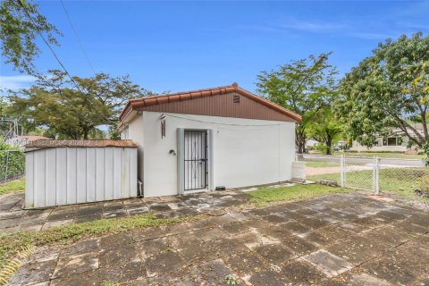 Villa ou maison à vendre à West Miami, Floride: 2 chambres, 131.83 m2 № 2049095 - photo 22