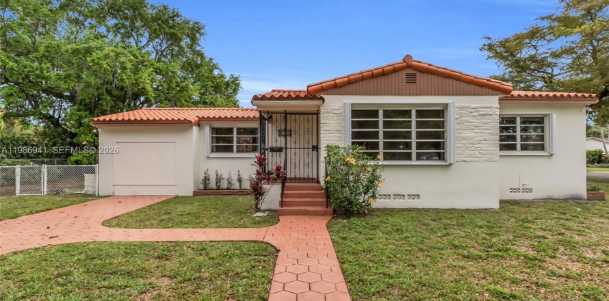 Villa ou maison à West Miami, Floride 2 chambres, 131.83 m2 № 2049095