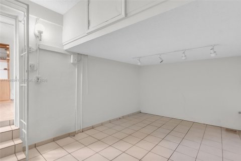 Villa ou maison à vendre à West Miami, Floride: 2 chambres, 131.83 m2 № 2049095 - photo 14