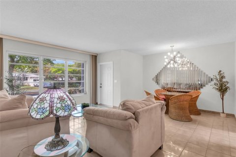 Villa ou maison à vendre à West Miami, Floride: 2 chambres, 131.83 m2 № 2049095 - photo 6