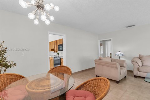 Villa ou maison à vendre à West Miami, Floride: 2 chambres, 131.83 m2 № 2049095 - photo 7