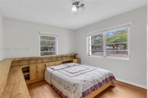 Villa ou maison à vendre à West Miami, Floride: 2 chambres, 131.83 m2 № 2049095 - photo 15