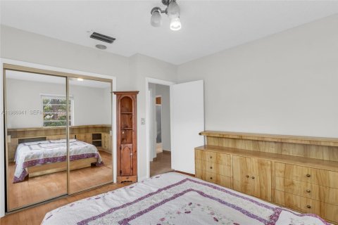 Villa ou maison à vendre à West Miami, Floride: 2 chambres, 131.83 m2 № 2049095 - photo 16