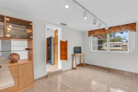 Villa ou maison à vendre à West Miami, Floride: 2 chambres, 131.83 m2 № 2049095 - photo 11