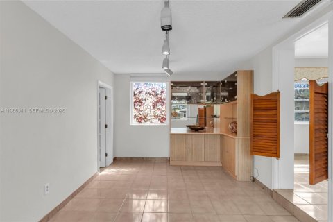 Villa ou maison à vendre à West Miami, Floride: 2 chambres, 131.83 m2 № 2049095 - photo 12