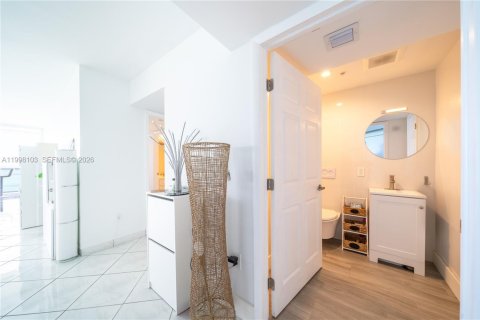 Condo in Miami Beach, Florida, 3 bedrooms  № 2060377 - photo 14