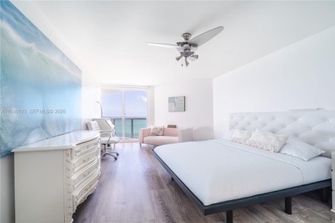 Condo in Miami Beach, Florida, 3 bedrooms  № 2060377 - photo 16