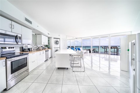 Condo in Miami Beach, Florida, 3 bedrooms  № 2060377 - photo 7
