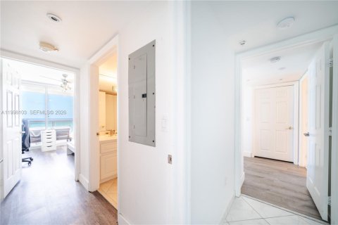 Condo in Miami Beach, Florida, 3 bedrooms  № 2060377 - photo 11