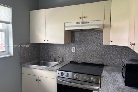 Снять в аренду квартиру в Майами, Флорида 2 спальни, 64.01м2, № 1983650 - фото 11